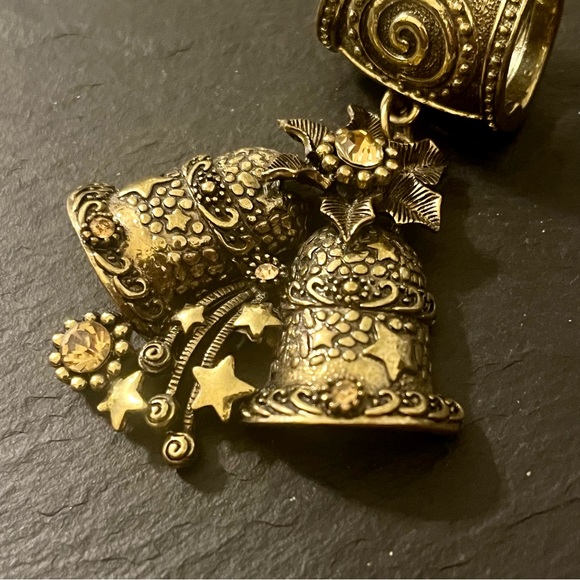 Vintage GB Antiqued Gold-tone Rhinestone Pendant Swirling Modern Scarf Ring Clip - Picture 14 of 15